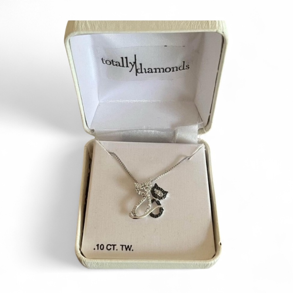 DIAMOND CAT PENDANT NECKLACE